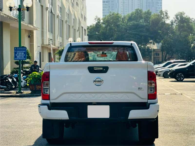 Chọn bán tải, mua Nissan Navara cũ, tại sao không?